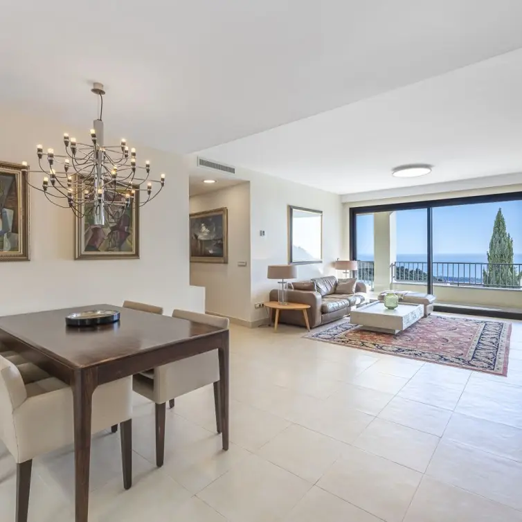 Sale of middle floor apartment in Altos de los Monteros