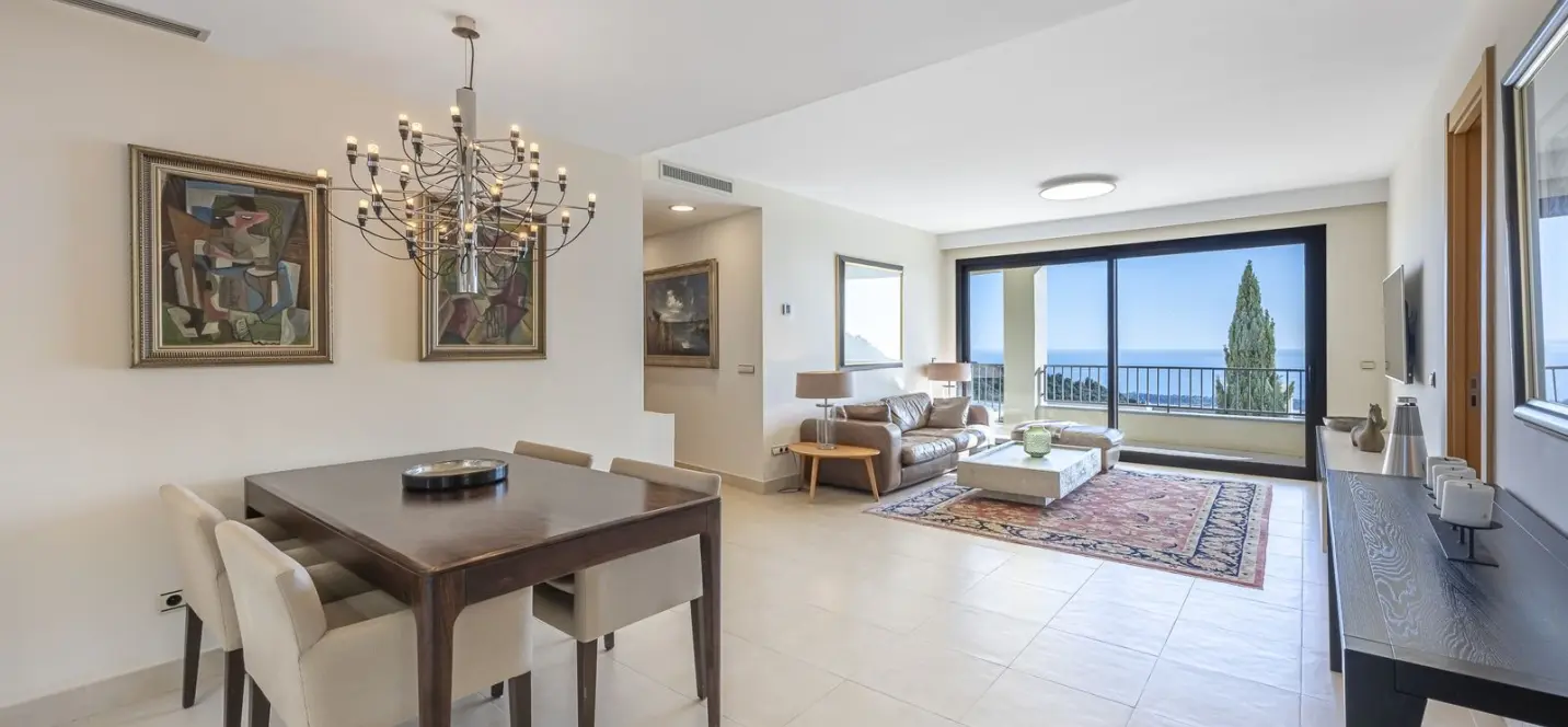 Sale of middle floor apartment in Altos de los Monteros 1