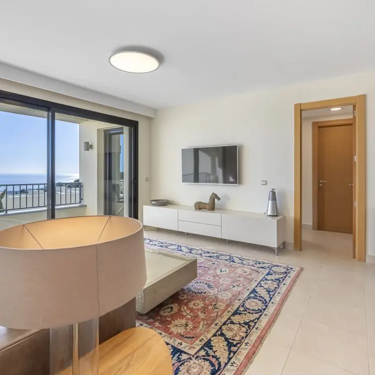 Sale of middle floor apartment in Altos de los Monteros