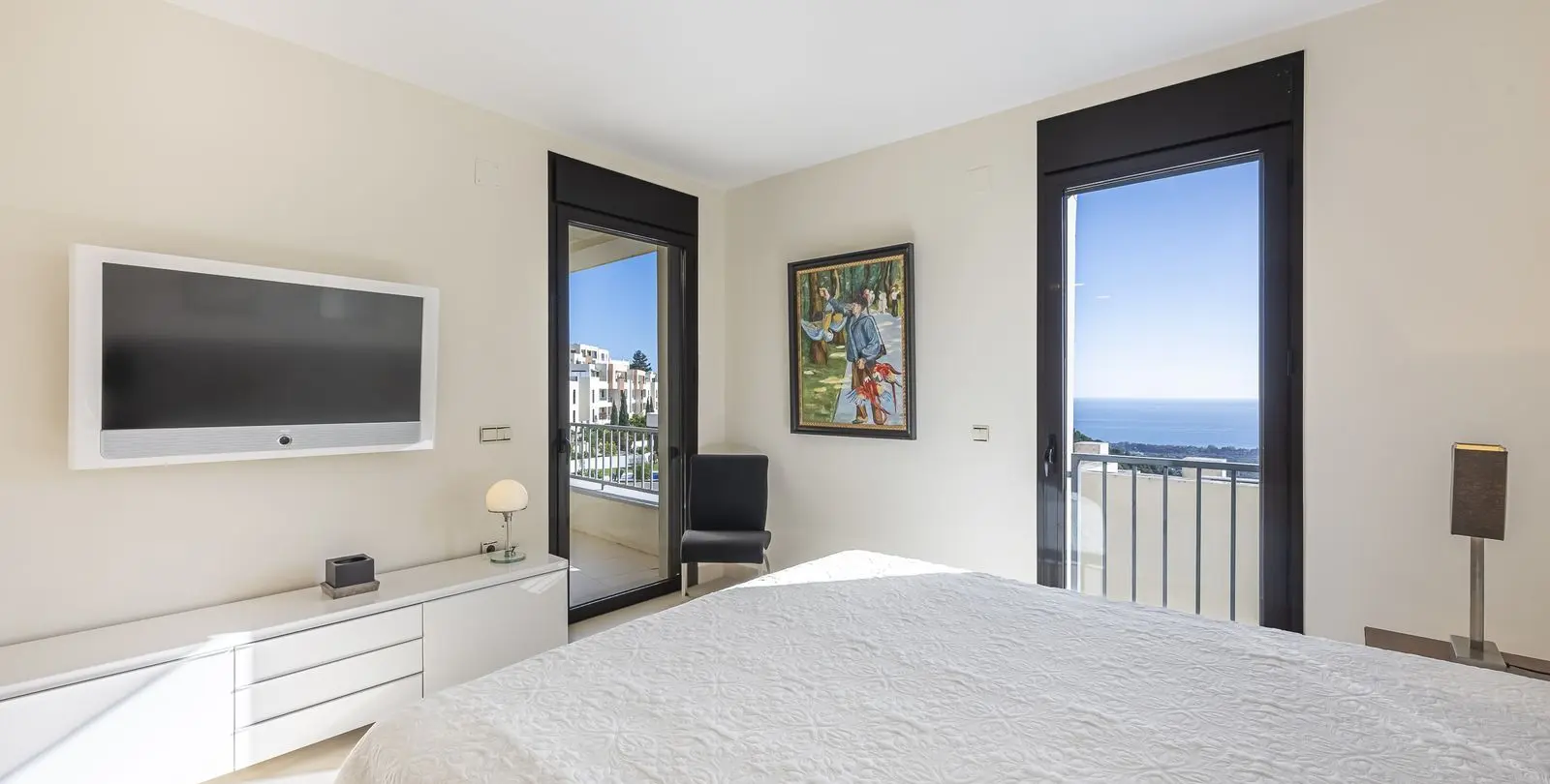 Sale of middle floor apartment in Altos de los Monteros 4