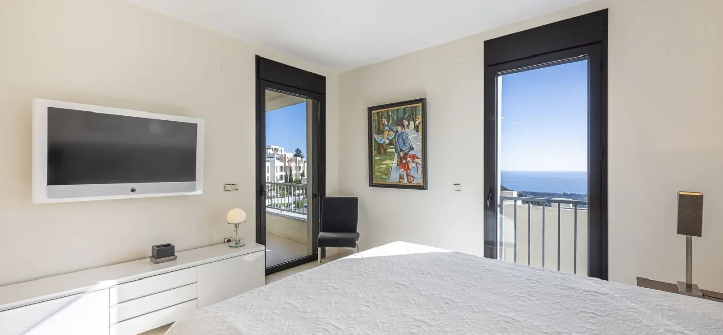 Sale of middle floor apartment in Altos de los Monteros 3