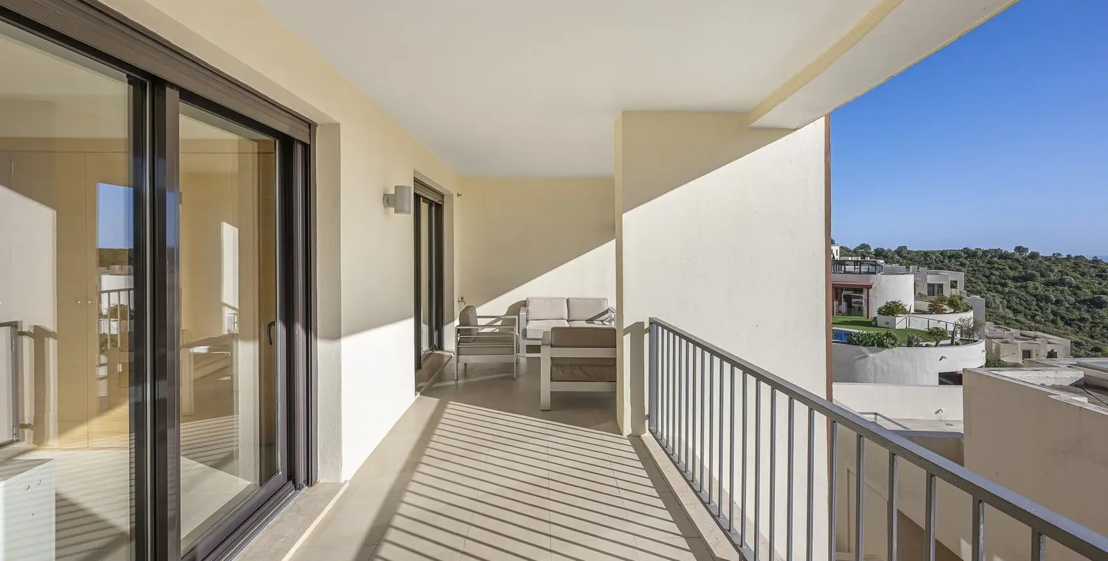 Sale of middle floor apartment in Altos de los Monteros 6