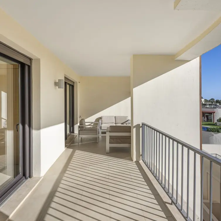 Sale of middle floor apartment in Altos de los Monteros