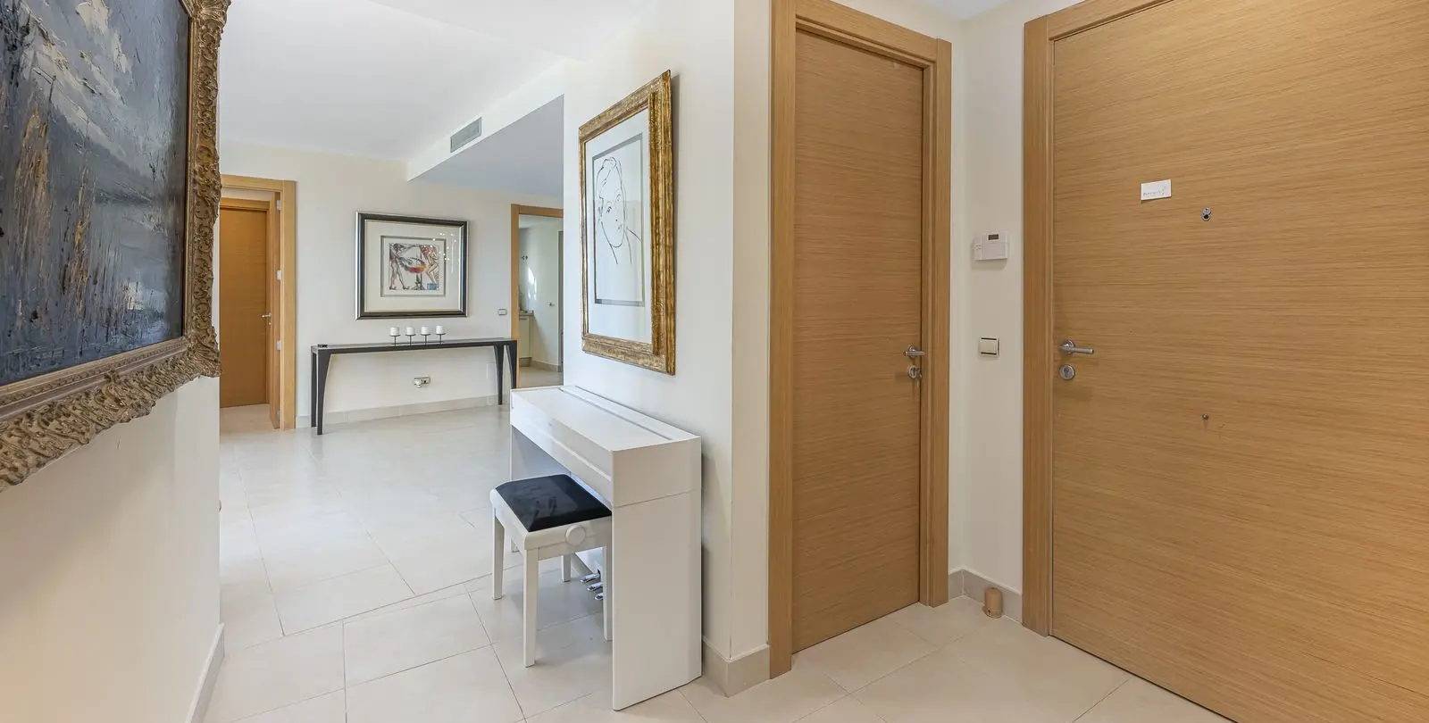Sale of middle floor apartment in Altos de los Monteros 17