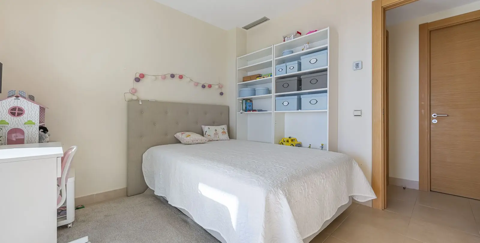 Sale of middle floor apartment in Altos de los Monteros 19