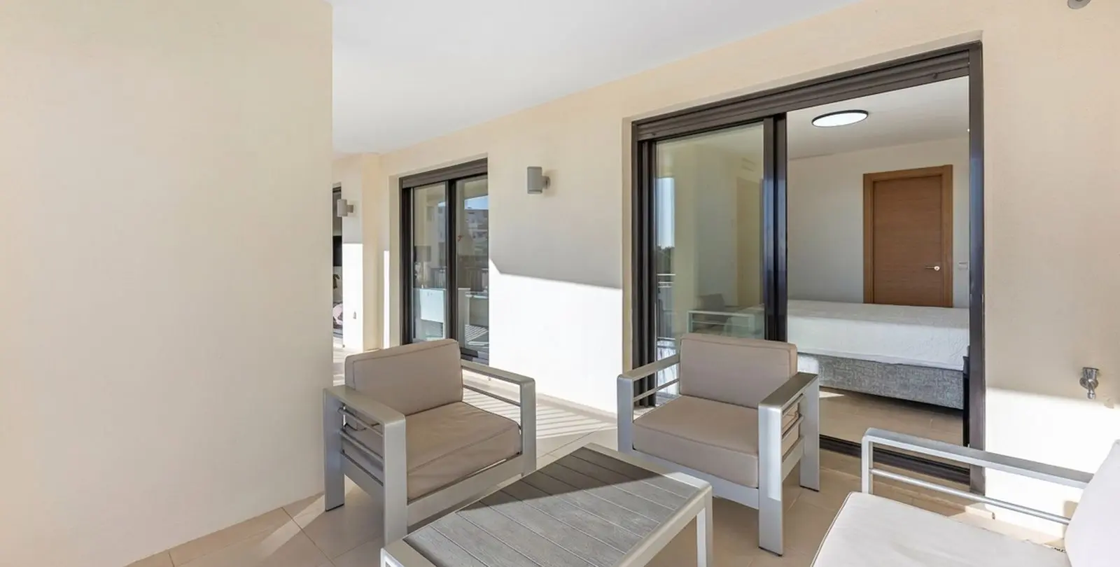 Sale of middle floor apartment in Altos de los Monteros 25