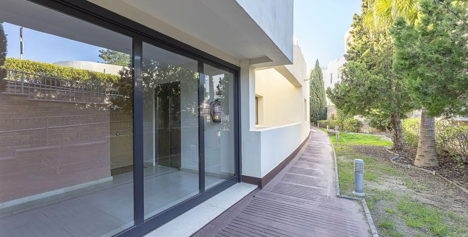 Sale of middle floor apartment in Altos de los Monteros 27