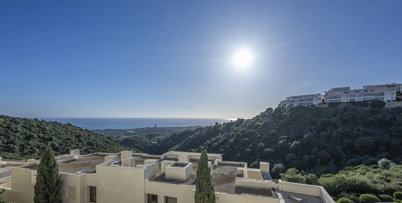Sale of middle floor apartment in Altos de los Monteros 33