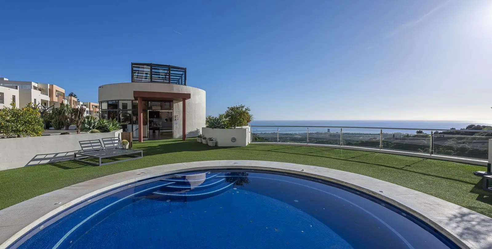 Sale of middle floor apartment in Altos de los Monteros 35