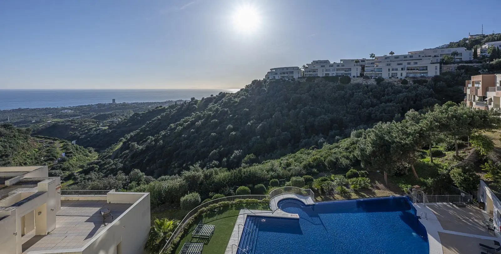 Sale of middle floor apartment in Altos de los Monteros 36