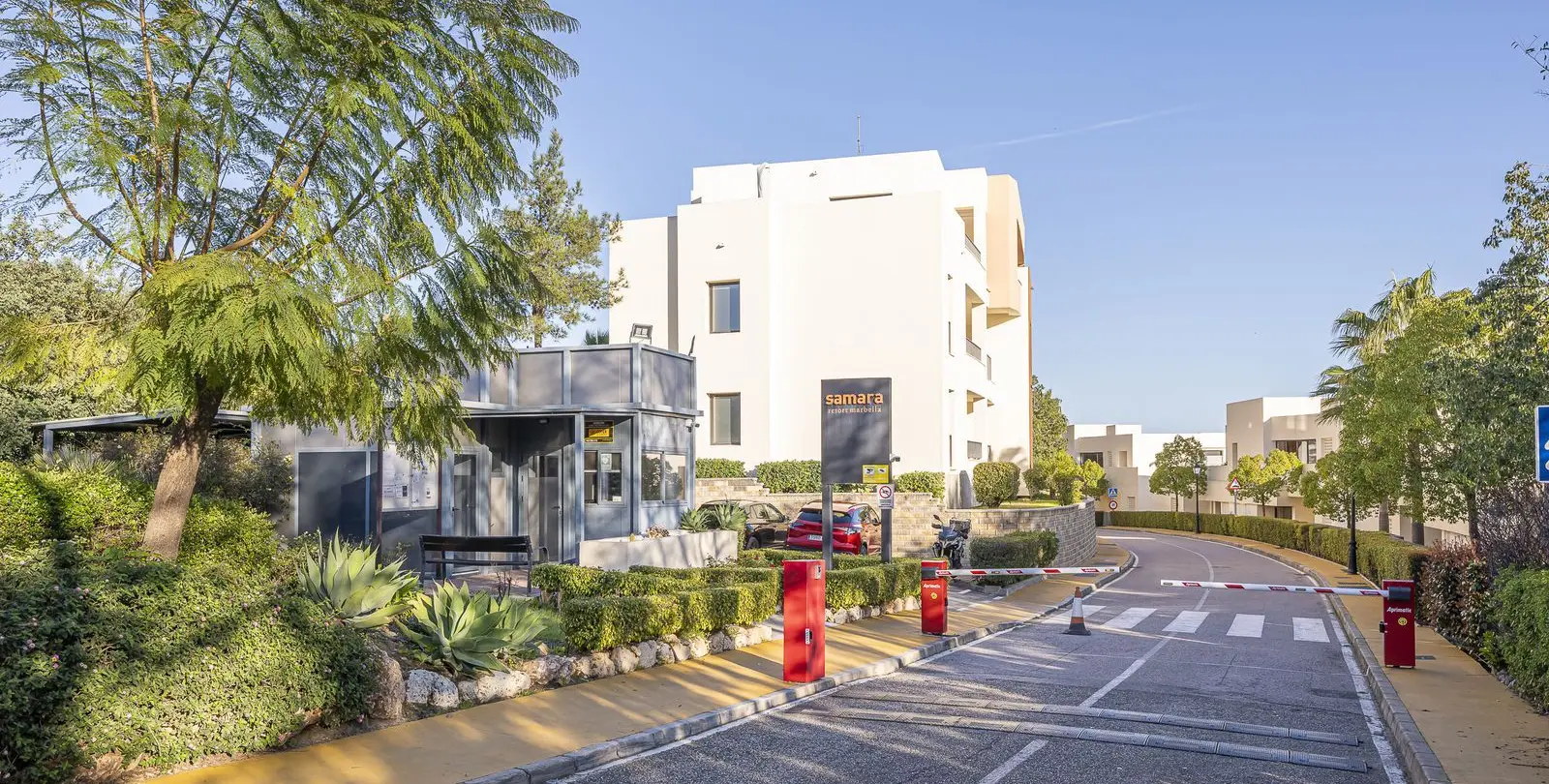 Sale of middle floor apartment in Altos de los Monteros 40