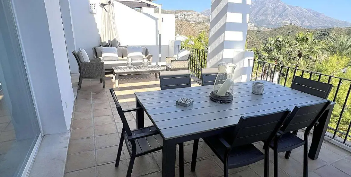 Sale of penthouse in Benahavís 1
