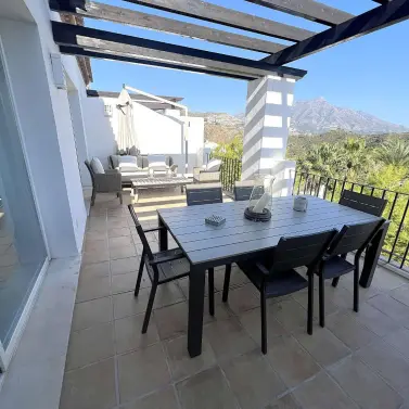 Sale of penthouse in Benahavís