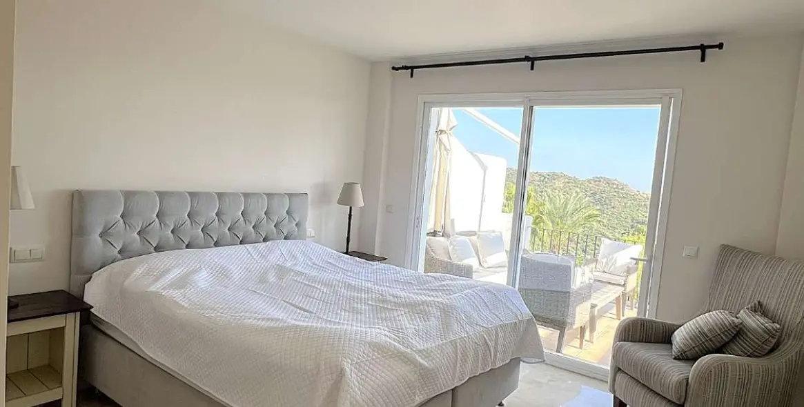 Sale of penthouse in Benahavís 18