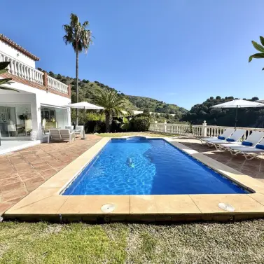 Venta de villa independiente en Calahonda