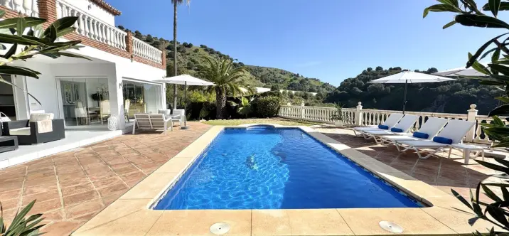 Venta de villa independiente en Calahonda 0