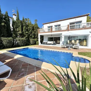 Venta de villa independiente en Calahonda