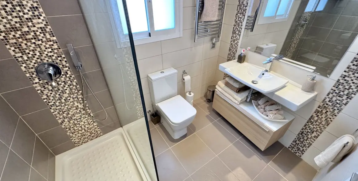 Продажа  отдельно стоящей виллы в Calahonda 22