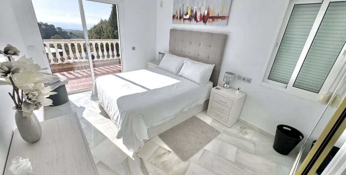 Продажа  отдельно стоящей виллы в Calahonda 23