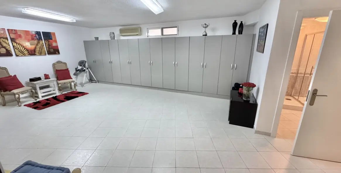 Продажа  отдельно стоящей виллы в Calahonda 26