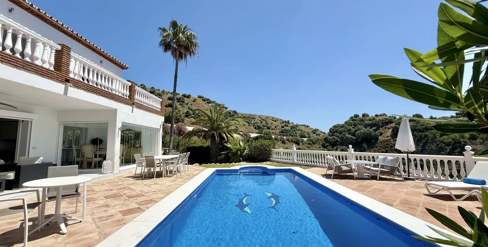 Sale of detached villa in Calahonda 1
