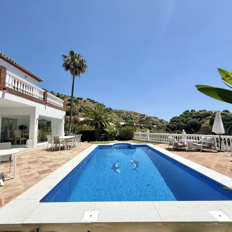 Venta de villa independiente en Calahonda