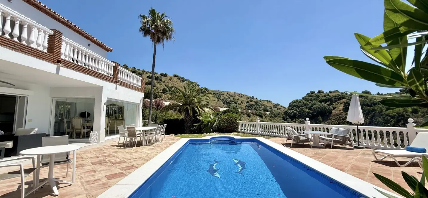 Venta de villa independiente en Calahonda 0