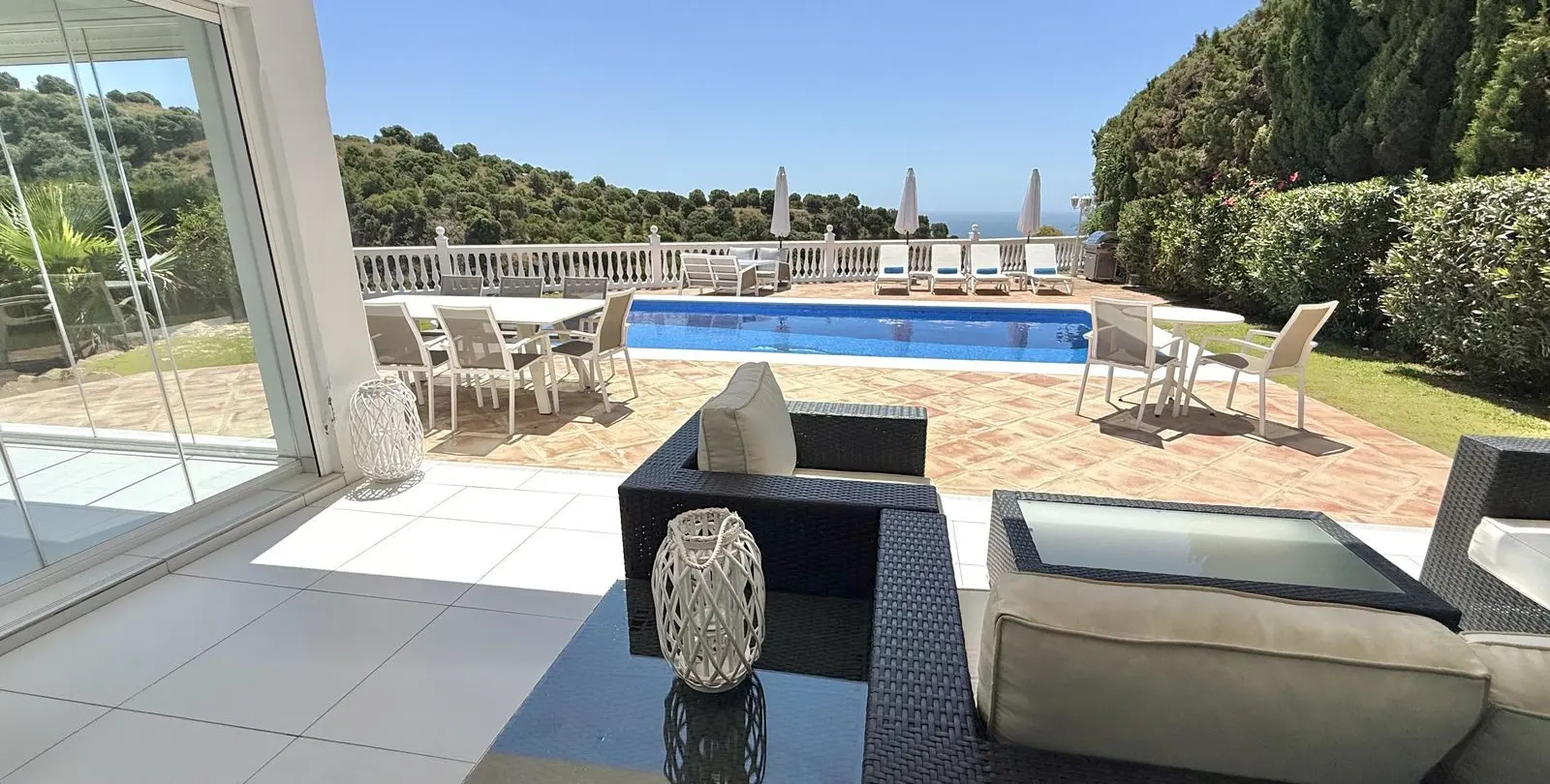 Sale of detached villa in Calahonda 2