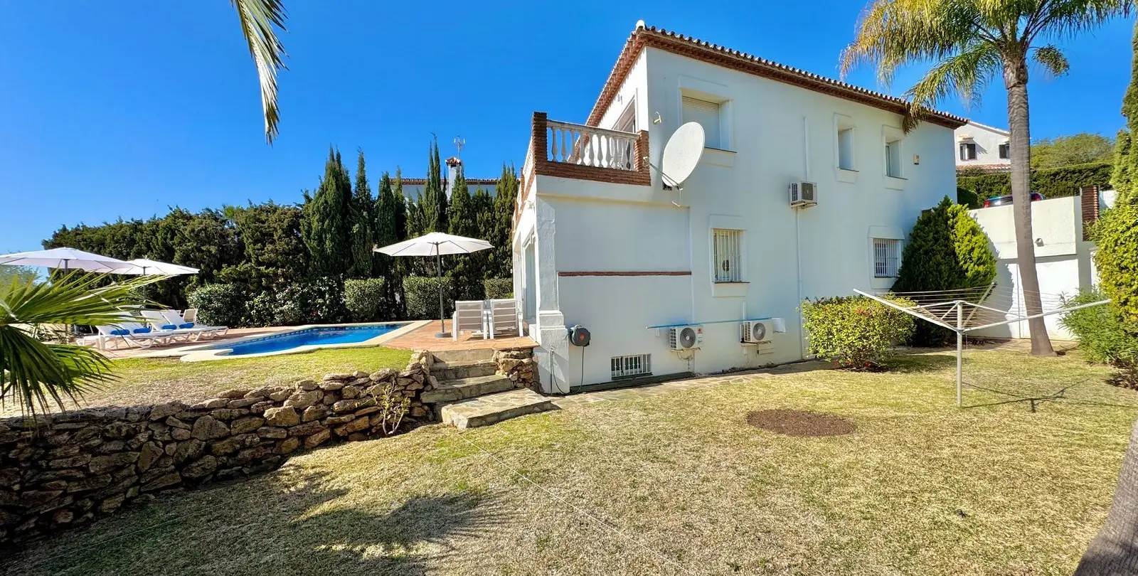 Sale of detached villa in Calahonda 4