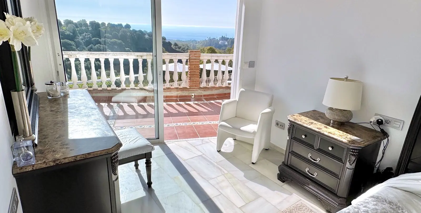 Sale of detached villa in Calahonda 16