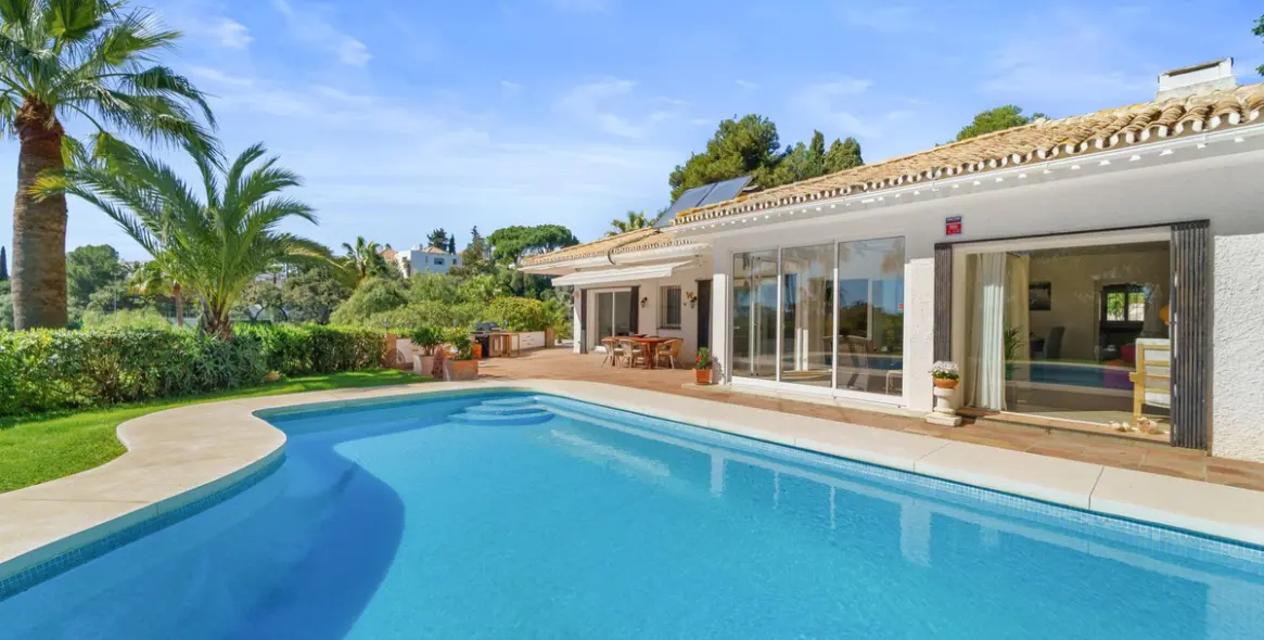 Venta de villa independiente en Calahonda 1