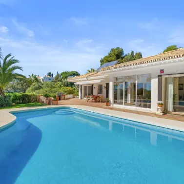 Venta de villa independiente en Calahonda