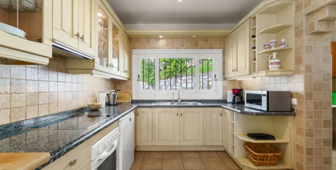 Venta de villa independiente en Calahonda 14