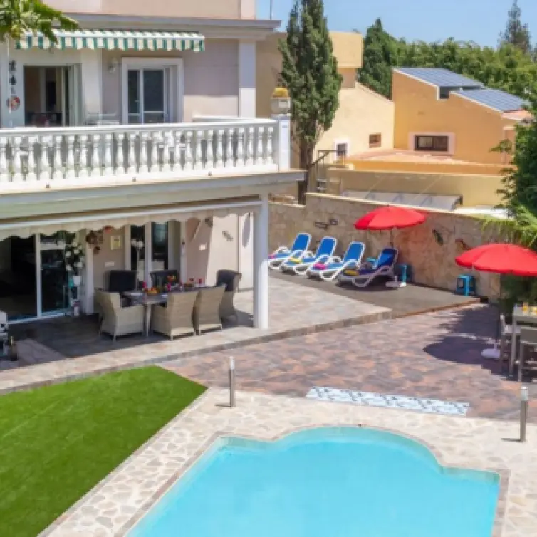Продажа  отдельно стоящей виллы в Campo Mijas