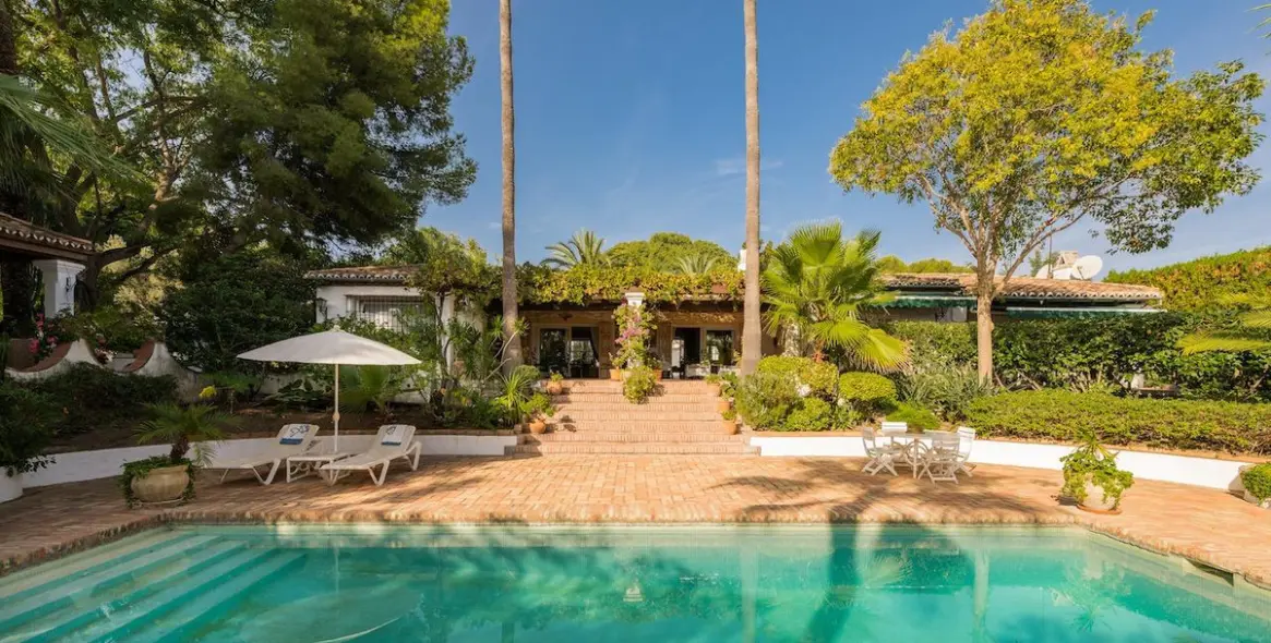 Venta de villa independiente en Los Flamingos 1