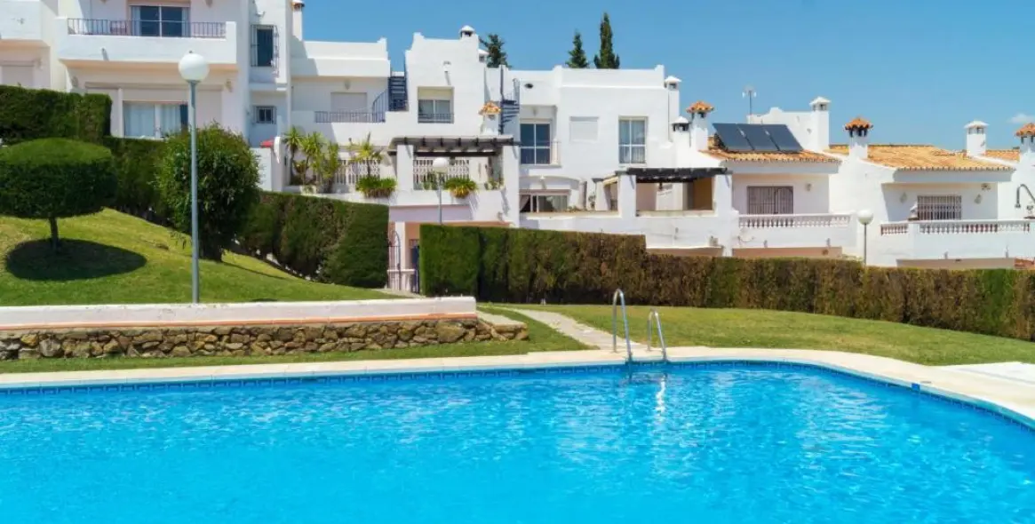 Short-term rent of townhouse in Estepona 1