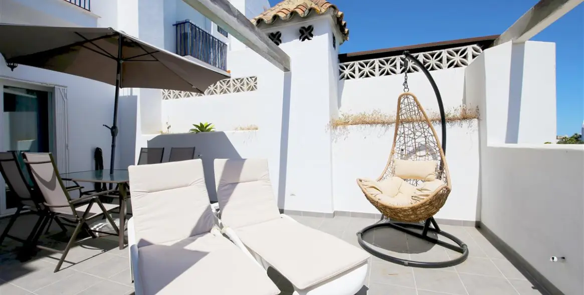 Short-term rent of townhouse in Estepona 2