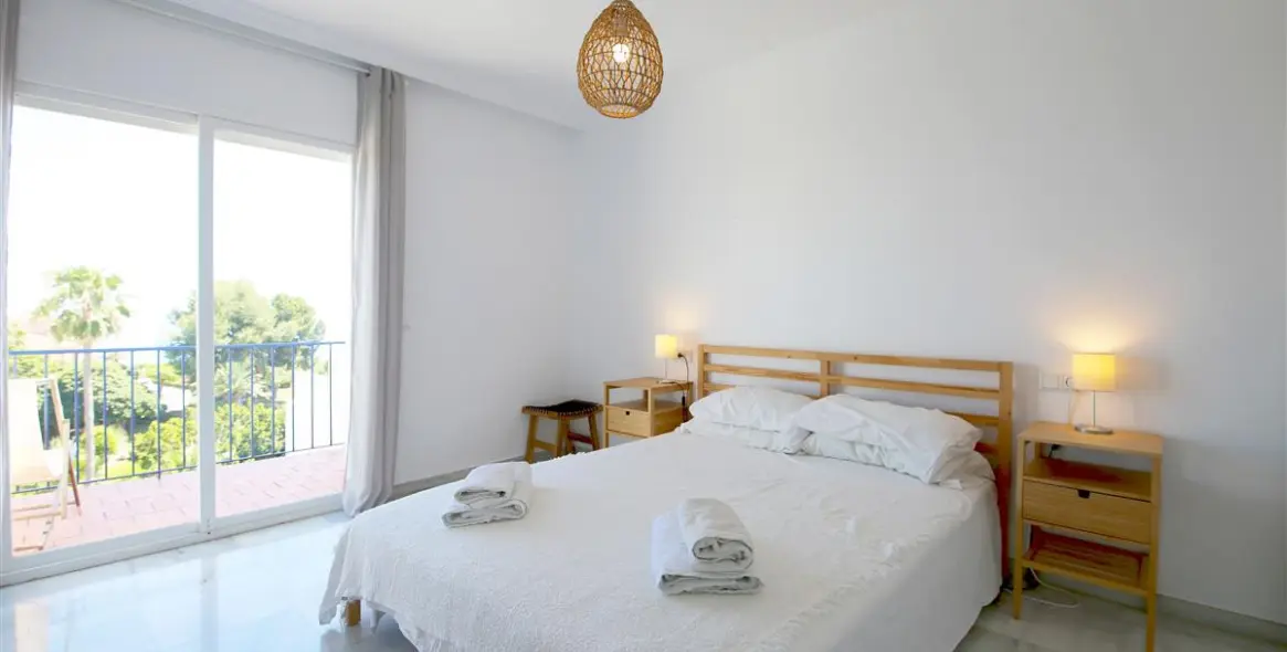Short-term rent of townhouse in Estepona 13