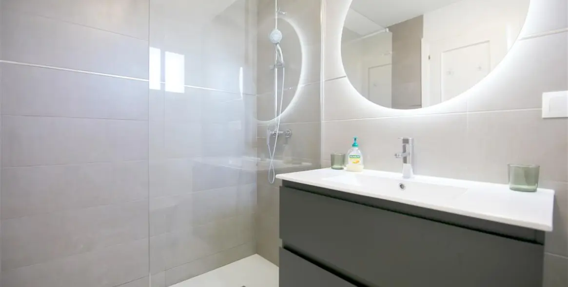 Short-term rent of townhouse in Estepona 15