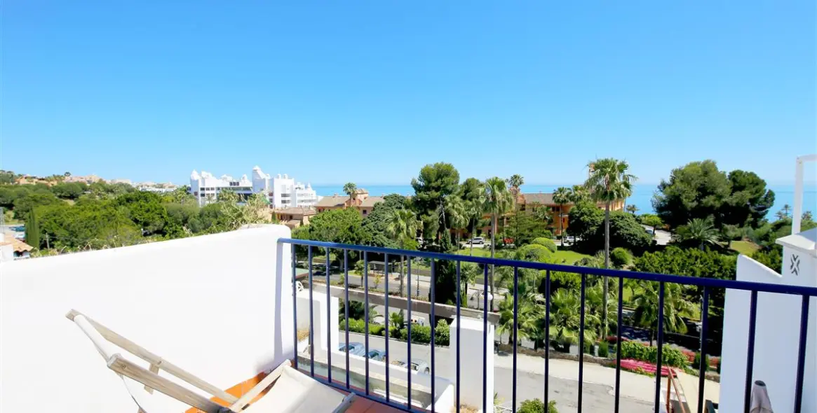 Short-term rent of townhouse in Estepona 16