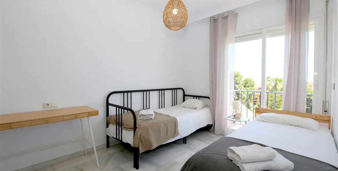 Short-term rent of townhouse in Estepona 18