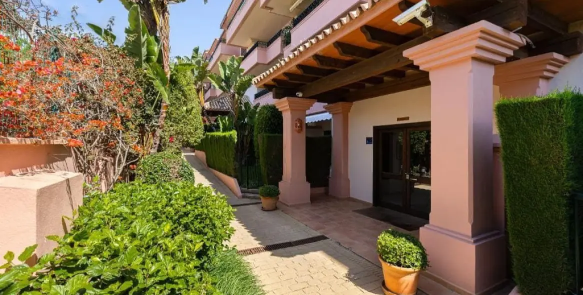 Long-term rent of ground floor apartment in Río Real 2