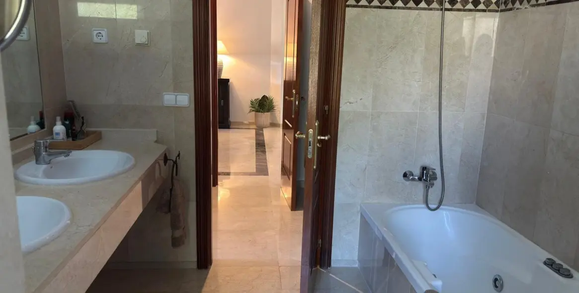 Long-term rent of ground floor apartment in Río Real 8