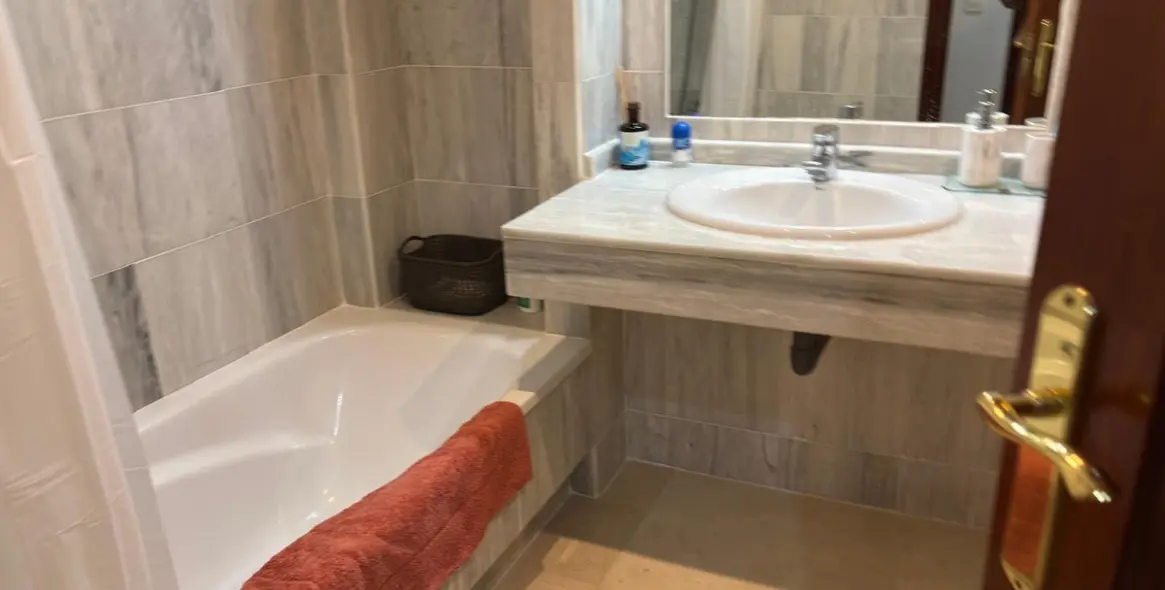 Long-term rent of ground floor apartment in Río Real 9