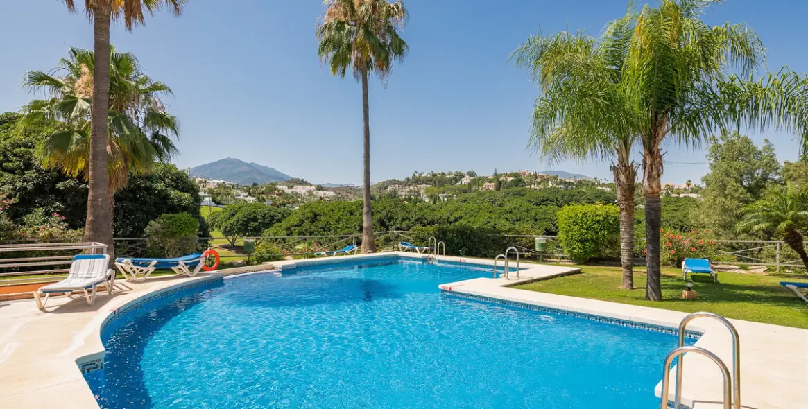 Long-term rent of middle floor apartment in Nueva Andalucía 15