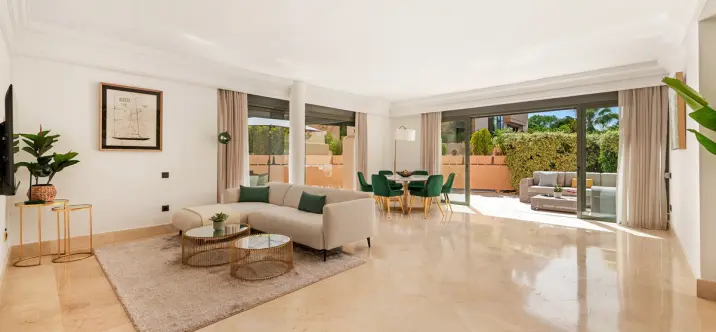 Alquiler a largo plazo de apartamento en planta media en Nueva Andalucía 1