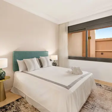 Alquiler a largo plazo de apartamento en planta media en Nueva Andalucía