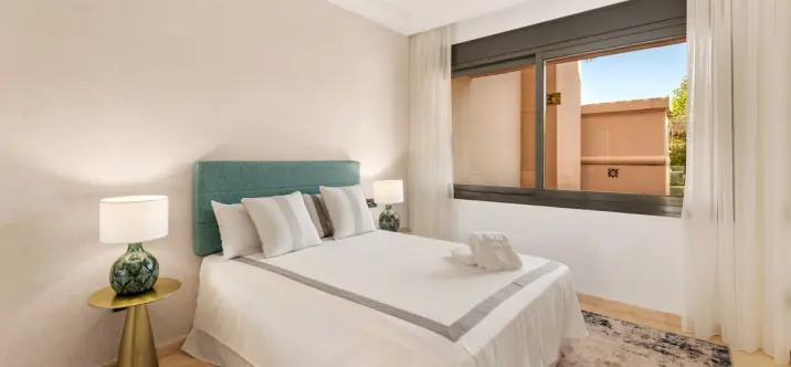 Alquiler a largo plazo de apartamento en planta media en Nueva Andalucía 3