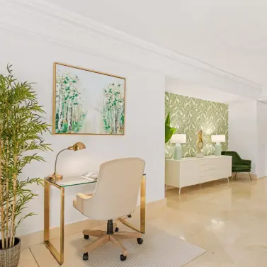 Alquiler a largo plazo de apartamento en planta media en Nueva Andalucía