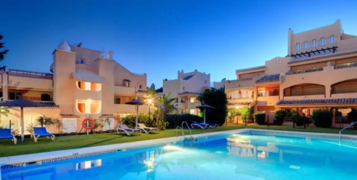 Sale of ground floor apartment in Elviria 1